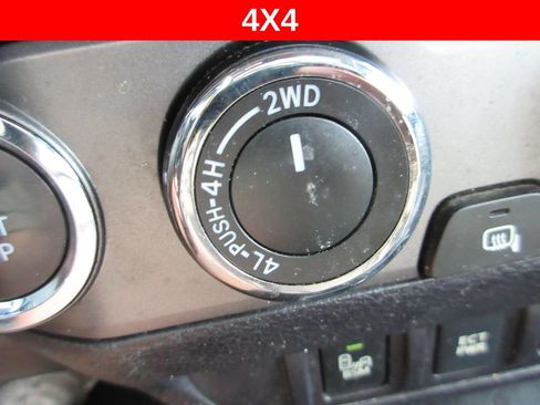 Used 2017 Toyota Tacoma TRD Sport AWD/4WD image 29