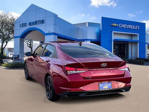 Used 2023 Hyundai Elantra SEL w/ Preferred Accessory Package image 7