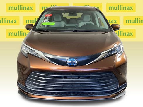 Used 2021 Toyota Sienna LE image 14
