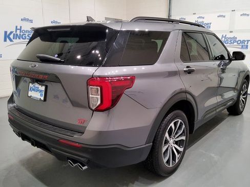 Used 2022 Ford Explorer ST image 4