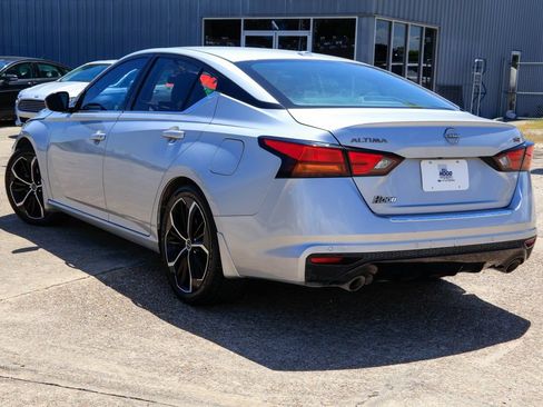 Used 2023 Nissan Altima 2.5 SR w/ SR Premium Package FWD image 2