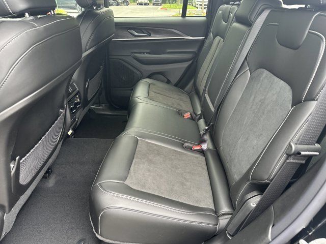 New 2026 Jeep Grand Cherokee Altitude RWD image 19