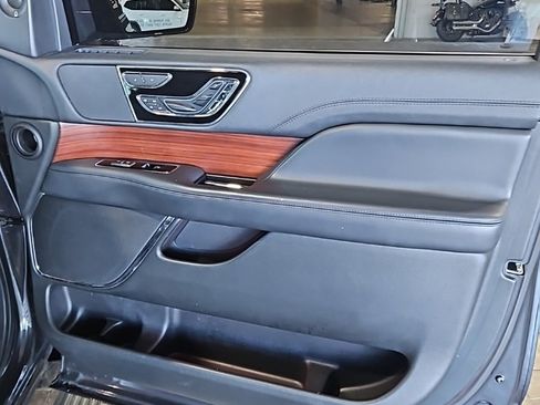 Used 2023 Lincoln Navigator Reserve image 12