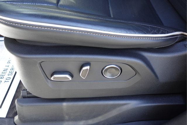 Used 2024 Cadillac Escalade Premium Luxury AWD/4WD image 15