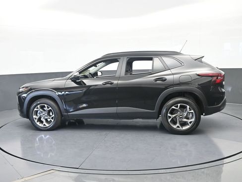 Used 2025 Chevrolet Trax LT w/ Driver Confidence Package image 3