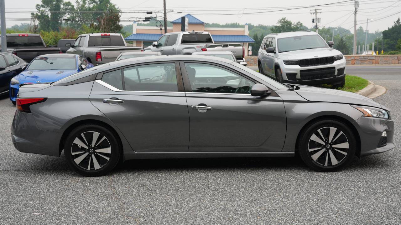 Used 2022 Nissan Altima 2.5 SV FWD image 4