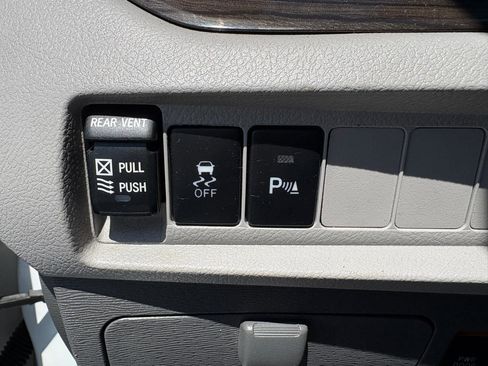 Used 2020 Toyota Sienna XLE w/ XLE Navigation Package FWD image 13