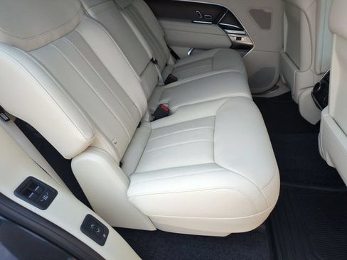 New 2026 Land Rover Range Rover Long Wheelbase SE AWD/4WD image 17