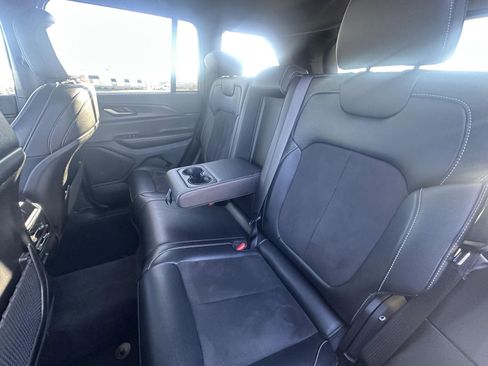 Used 2024 Jeep Grand Cherokee Altitude image 34