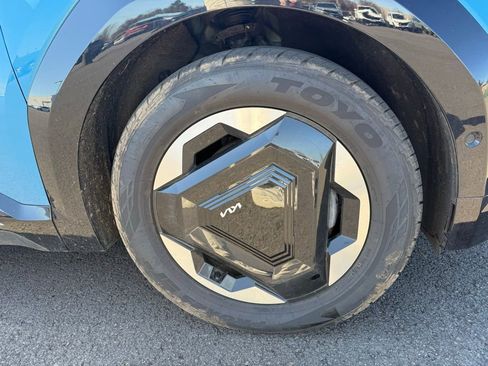 Used 2024 Kia EV9 Land image 34