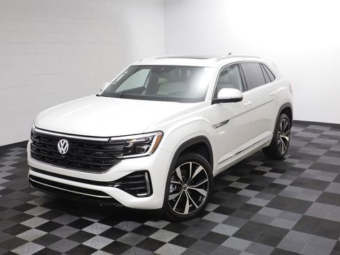 Used 2024 Volkswagen Atlas Cross Sport SEL Premium R-Line image 2