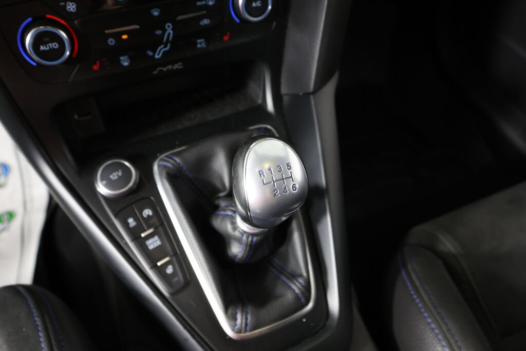 Used 2016 Ford Focus RS AWD/4WD image 40