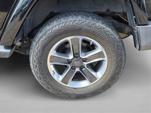 Used 2014 Jeep Wrangler Unlimited Sahara w/ Connectivity Group AWD/4WD image 8