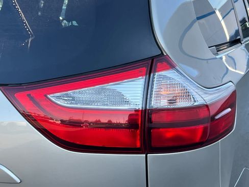 Used 2015 Toyota Sienna LE image 17