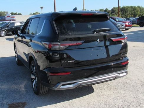 New 2025 Mitsubishi Outlander SE image 5
