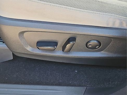 Used 2022 Nissan Pathfinder SV image 21