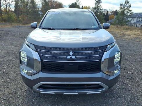 Used 2023 Mitsubishi Outlander SE image 8
