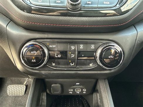 Used 2023 Chevrolet TrailBlazer RS w/ Sun and Liftgate Package image 21