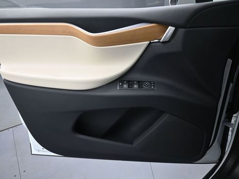 Used 2021 Tesla Model X Long Range image 23