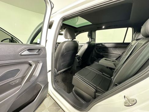 Used 2022 Volkswagen Tiguan SEL R-Line image 17
