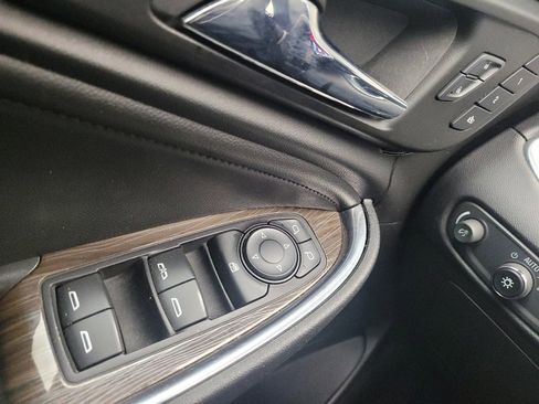 Used 2017 Chevrolet Malibu Premier FWD image 23