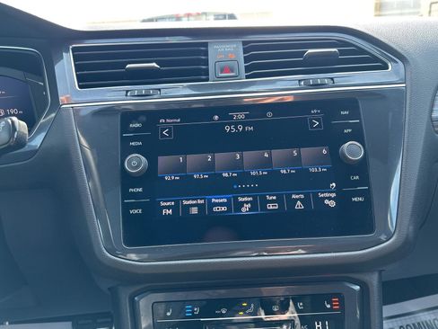 Certified 2022 Volkswagen Tiguan SEL R-Line image 54