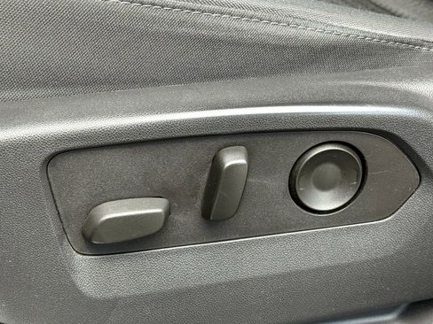 Used 2023 Chevrolet Silverado 1500 LT image 19