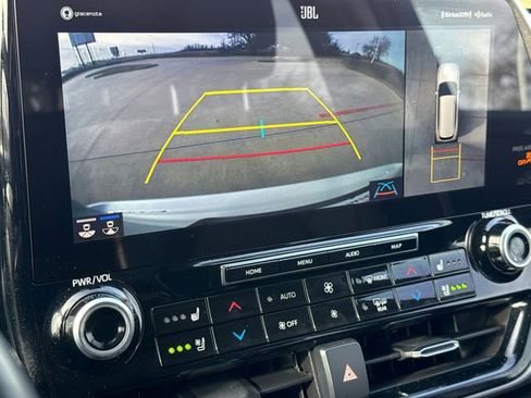 Used 2022 Toyota Highlander Limited FWD image 27
