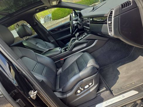 Used 2020 Porsche Cayenne S AWD/4WD image 30
