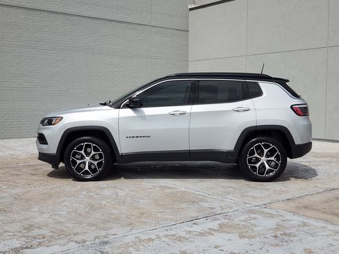 Used 2024 Jeep Compass Limited w/ Sun and Sound Group AWD/4WD image 5