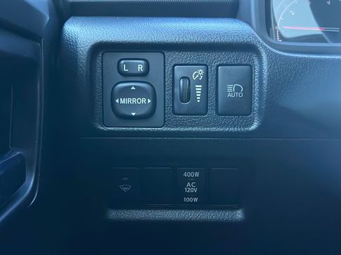 Used 2020 Toyota 4Runner Limited AWD/4WD image 19