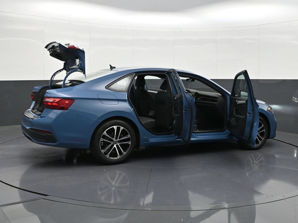 Used 2025 Volkswagen Jetta Sport FWD image 38
