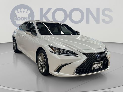 Used 2022 Lexus ES 300h w/ Accessory Package FWD image 8