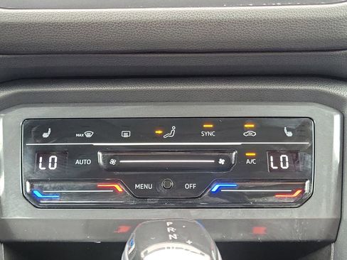 Used 2022 Volkswagen Tiguan SE R-Line image 19