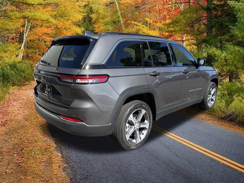 Used 2024 Jeep Grand Cherokee Limited 4xe AWD/4WD image 3