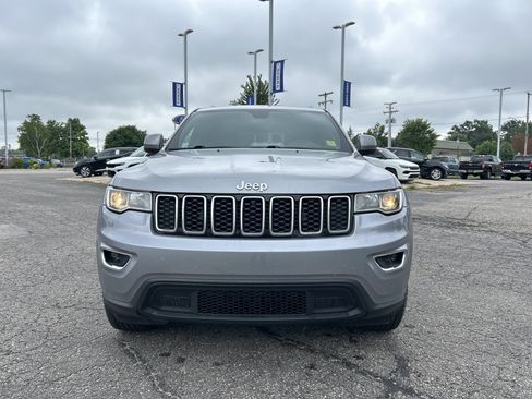 Used 2017 Jeep Grand Cherokee Laredo w/ Quick Order Package 23E AWD/4WD image 9