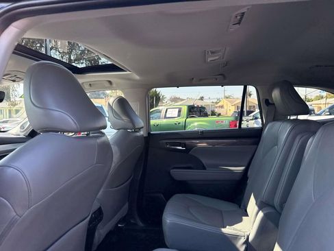 Used 2022 Toyota Highlander Limited image 13