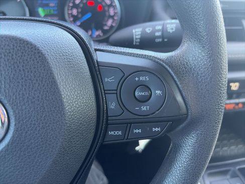 Used 2021 Toyota RAV4 LE image 16