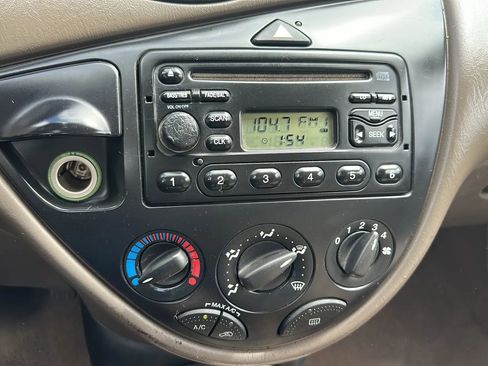 Used 2001 Ford Focus SE image 13