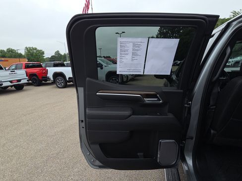 Used 2025 Chevrolet Silverado 1500 High Country AWD/4WD image 28