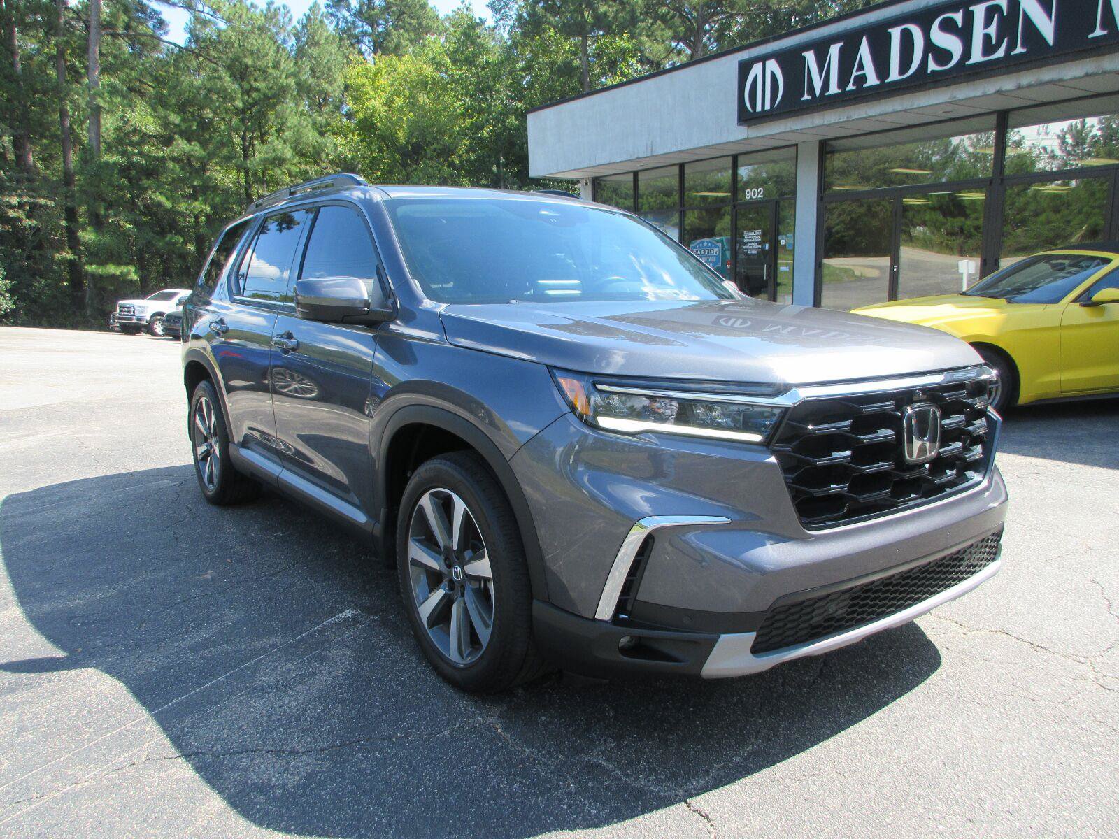 Used 2025 Honda Pilot Elite image 3