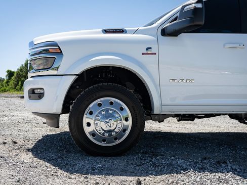 Used 2026 RAM 4500 4x4 Crew Cab DRW w/ Laramie Trim Package image 4
