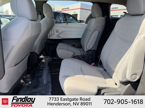 Certified 2025 Toyota Sienna LE FWD image 7