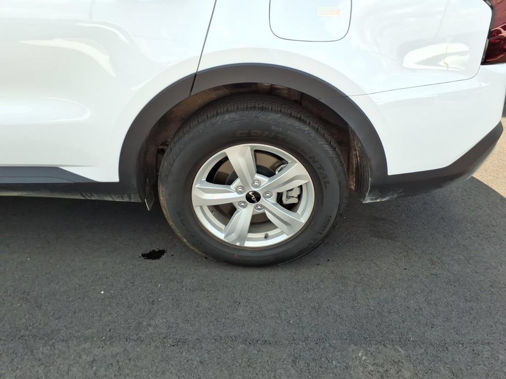 Certified 2026 Kia Sorento LX FWD image 7