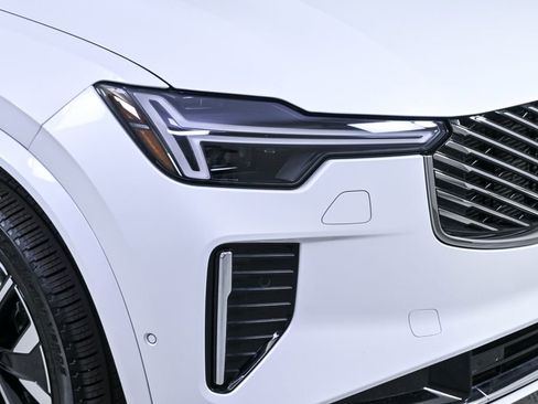 Certified 2025 Volvo XC90 B6 Plus image 35