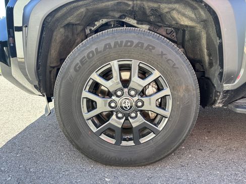Used 2025 Toyota 4Runner SR5 AWD/4WD image 10