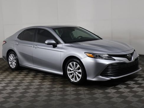 Used 2019 Toyota Camry LE image 2