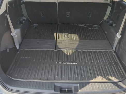 Used 2023 Toyota Highlander LE FWD image 24