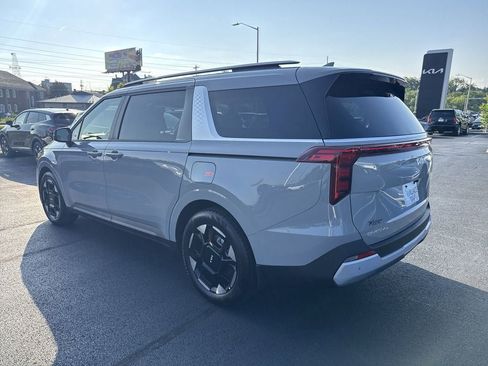 New 2026 Kia Carnival EX FWD image 3