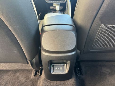 Used 2025 Hyundai Elantra SEL image 24